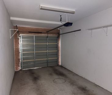 Bright Spacious Four (4) Bedrooms Duplex - Peakhurst - Photo 3