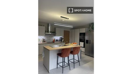 Double room in a two bedroom house for single person for ren - Photo 2