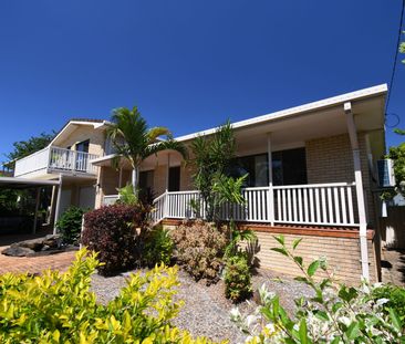 Spacious High-Set Family Home with Multiple Living Areas - Photo 6