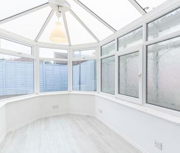 3 bedroom end of terrace house to rent - Photo 2