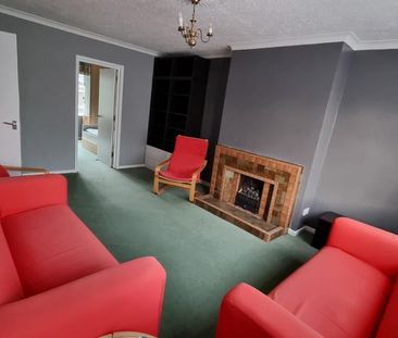 5 bedroom semi-detached house to rent - Photo 3