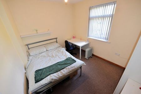 2 bedroom Flat in Low Close Street, Leeds - Photo 4