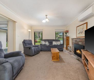 PERFECT FAMILY HOME IN IDEAL LOCATION - Photo 5