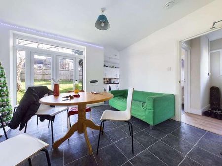 Bevendean Crescent, Brighton, BN2 - Photo 3