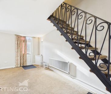 2 bedroom end of terrace house to rent - Photo 2