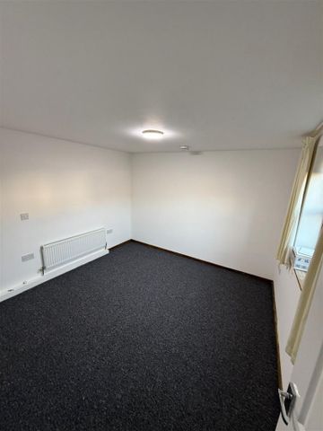 1 BED Flat To rent - Photo 2