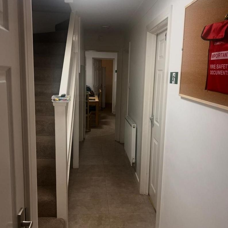 1 bedroom in a house share to rent - Photo 1