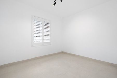 Bright & Stylish Ground-Floor Apartment - Photo 3