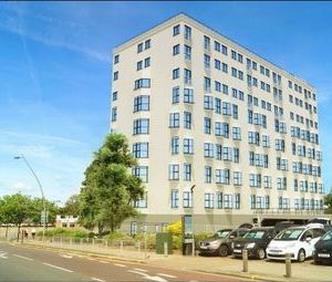 2 Bedrooms Flat to rent in High Road, Chadwell Heath, Romford RM6 | £ 300 - Photo 1