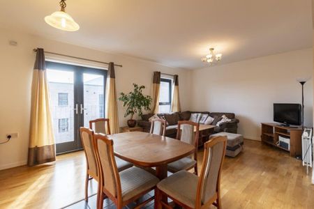 2 bedroom flat to rent - Photo 2