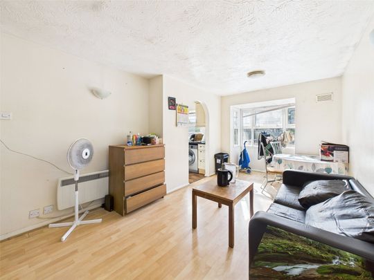 Taylor Close, Hounslow, Middlesex, TW3 - Photo 1