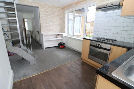 3 bedroom maisonette to rent - Photo 4