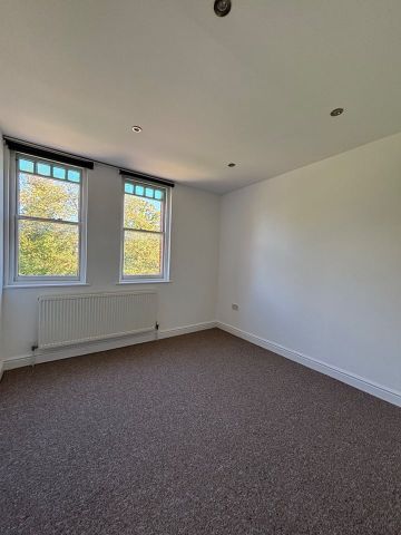 2 Bed Flat, Sylvan Road, SE19 - Photo 2