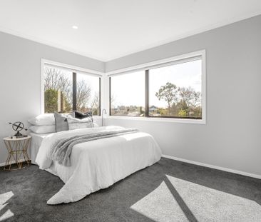 Stunning executive four bedroom home located in the sought-after Ha... - Photo 2