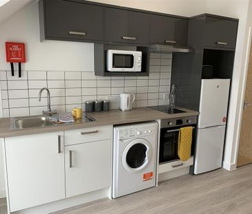 Studio to rent - Photo 2