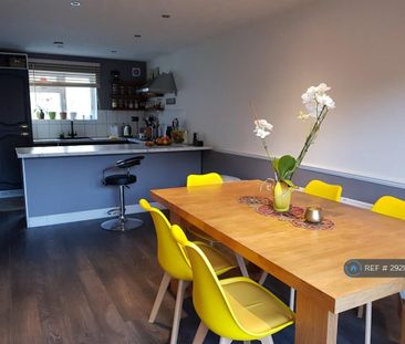 2 bedroom end of terrace house to rent - Photo 2