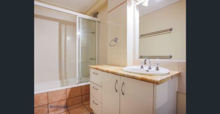 Great 2 Bedroom Apartment - Unfurnished- RENT INC $650 IN FEB 26 - Photo 4