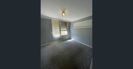 Charming 3-Bedroom Home with Spacious Yard and Games Room in Armadale - Photo 5