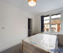 Ayresome Green Lane, Middlesbrough - Photo 5