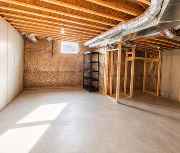 For Lease - 52 Vantage Loop Street, Newmarket, Ontario - Photo 5