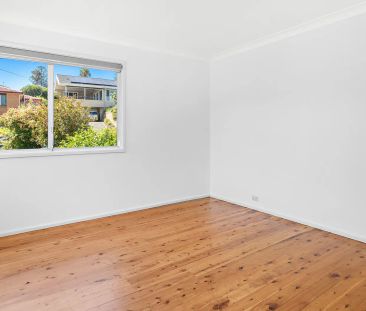 Relaxed Coastal Living in a Spacious Family Home - Photo 5