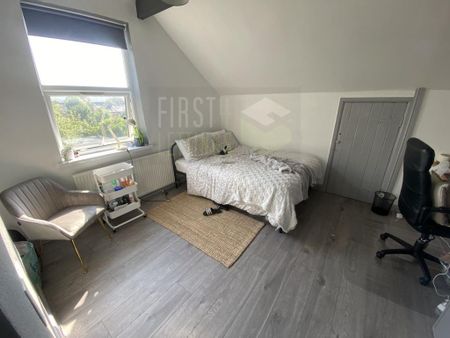 6 bedroom detached house to rent - Photo 4