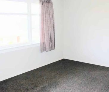 Warm , Cosy 3 Bedroom! - Photo 3