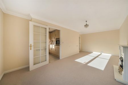 Chartwell Lodge, Tunbridge Wells - Photo 2