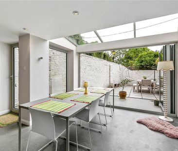 4 bedroom end of terrace house to rent - Photo 2