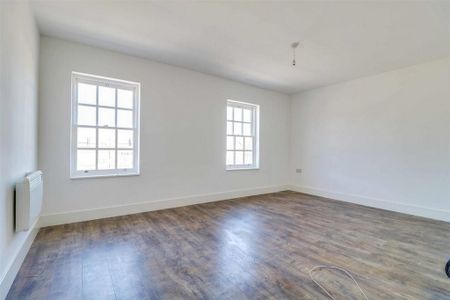 3 bedroom flat to rent - Photo 4