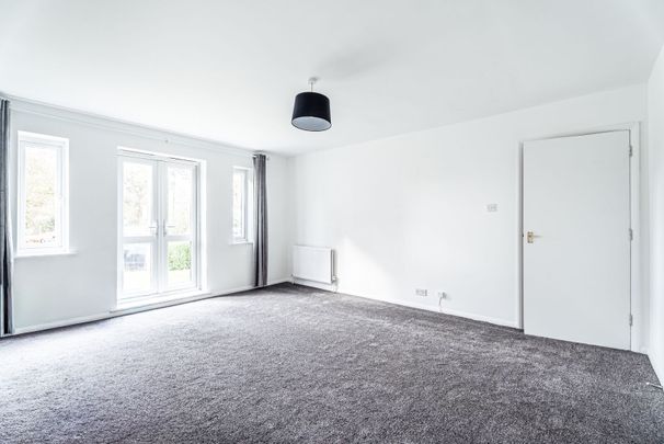 Available unfurnished from 24/11/2025 - Photo 1
