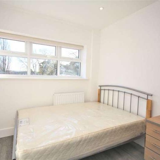 Renters Avenue, Hendon, NW4 - Photo 1