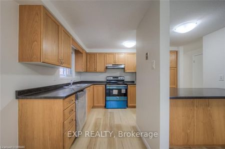 Detached Home For Lease | X8097478 - Photo 2