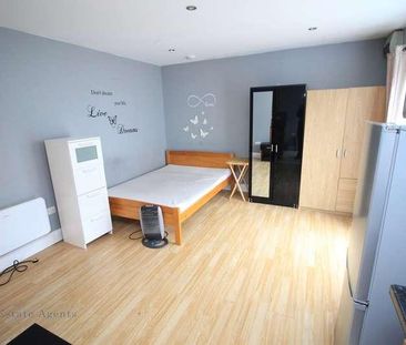 Northfield Road, Hounslow, TW5 - Photo 6