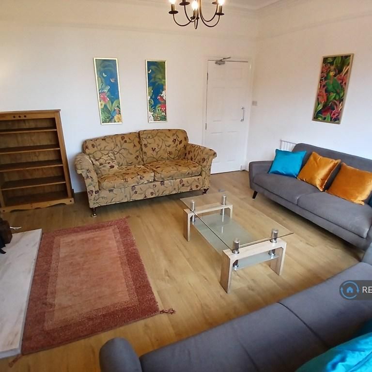 1 bedroom in a house share to rent - Photo 1