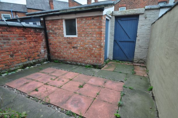 2 bedroom mid-terrace to rent William Street, CH2 - Photo 1