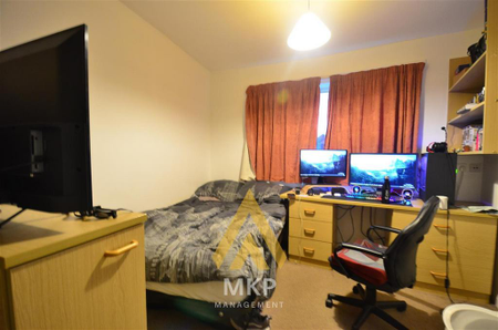 4 bedroom apartment to rent - Photo 5