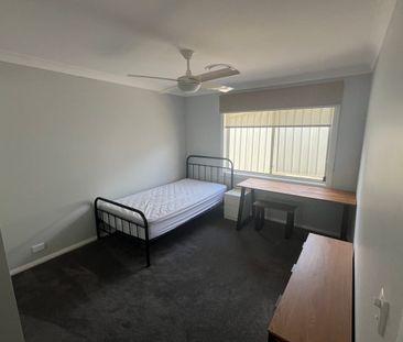 6 Crestview Street, Fletcher, NSW 2287 - Photo 2