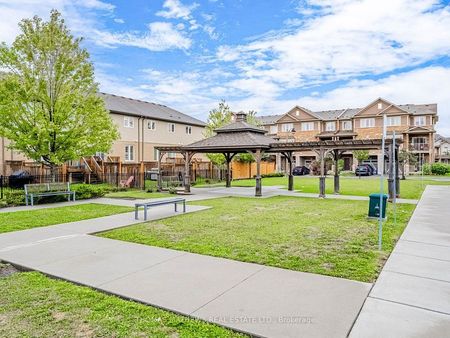 For Lease - 60 Bloom Crescent, Hamilton, Ontario - Photo 2