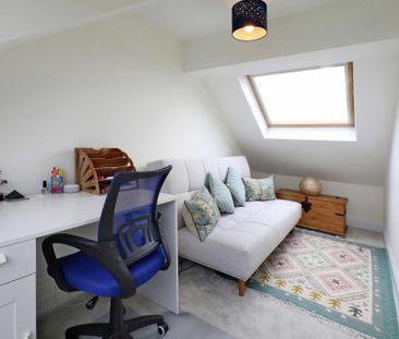 4 bedroom semi-detached house to rent - Photo 4