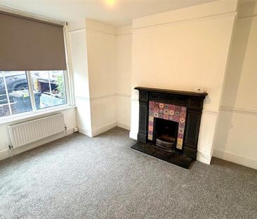 4 bedroom end of terrace house to rent - Photo 1