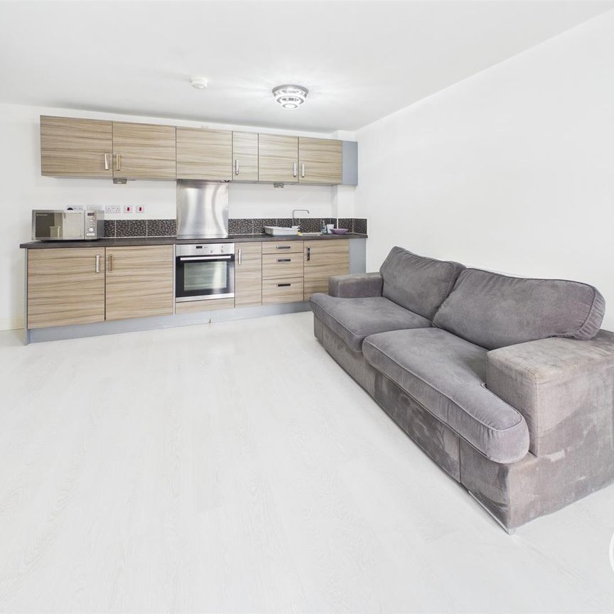 Holts Crest Way, Leeds - Photo 1