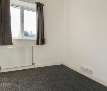 3 bedroom end of terrace house to rent - Photo 4