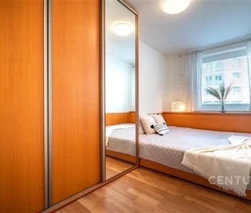 PRONÁJEM MODERNÍHO BYTU 3+KK S BALKONEM A GARÁŽOVÝM STÁNÍM V CENTRU... - Photo 2
