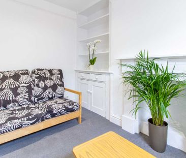 Room 4 - Photo 3