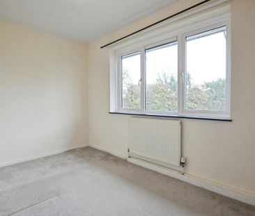 3 bedroom flat to rent - Photo 2
