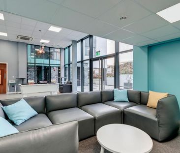 1 bedroom in a flat share to rent - Photo 4