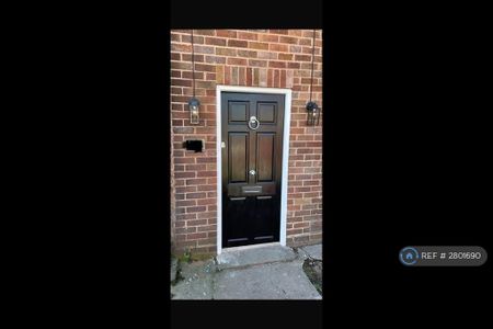 1 bedroom in a flat share to rent - Photo 4