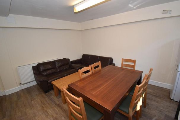 6 bedroom flat to rent - Photo 1