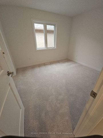 For Lease - 5 Abbey Crescent, Barrie, Ontario - Photo 4